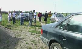 "Audi" rėžėsi į garažą