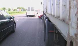 Sunkvežimis Šilutės plente kliudė automobilį