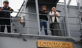 Nuleisti vainikai žuvusiems jūroje