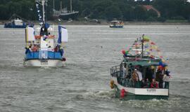 Nuleisti vainikai žuvusiems jūroje