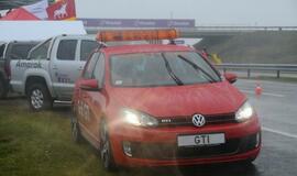 1000 km lenktynės finišuoja pliaupiant lietui