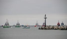 Nuleisti vainikai žuvusiems jūroje