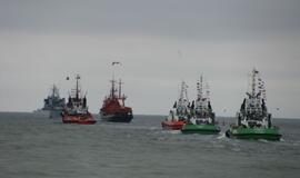 Nuleisti vainikai žuvusiems jūroje