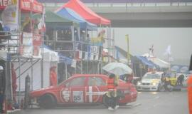 1000 km lenktynės finišuoja pliaupiant lietui