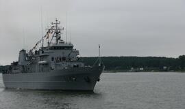 Nuleisti vainikai žuvusiems jūroje