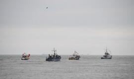 Nuleisti vainikai žuvusiems jūroje