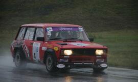 1000 km lenktynės finišuoja pliaupiant lietui