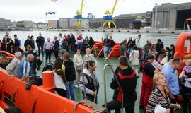 Nuleisti vainikai žuvusiems jūroje