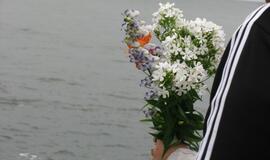 Nuleisti vainikai žuvusiems jūroje