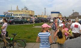 Ilgąjį savaitgalį Smiltynės perkėloje buvo karšta