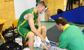 Kaip gaminami pėdų antspaudai krepšininkų padukams