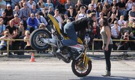 Kretingoje - automobilių šoninio slydimo varžybos