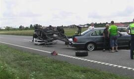 Apsivertė tempiamas automobilis