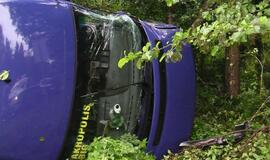 Ties Melnrage "mikriukas" virto ant šono