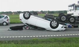 Apsivertė tempiamas automobilis