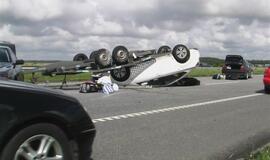 Apsivertė tempiamas automobilis