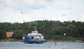 Perkėla skęsta lietaus vandenyje