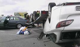 Apsivertė tempiamas automobilis