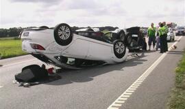 Apsivertė tempiamas automobilis