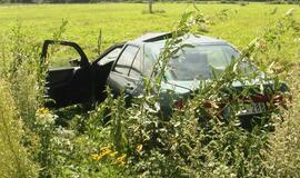 Neblaivus vairuotojas nulėkė nuo kelio