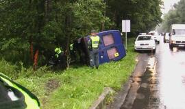 Ties Melnrage "mikriukas" virto ant šono