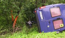 Ties Melnrage "mikriukas" virto ant šono