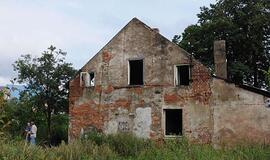 Savininkai tyli, šeimininkauja benamiai