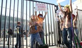 Ukrainietės protestavo nuogomis krūtimis