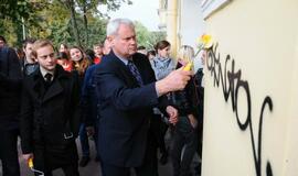 Jaunimas gražino išterliotas sienas