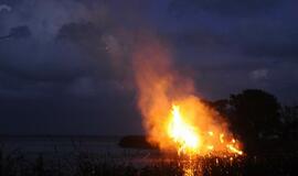 Juodkrantėje liepsnojo ugnies skulptūros