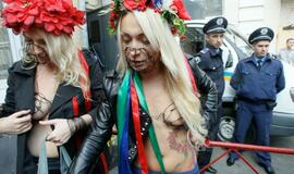 Už nuogas krūtis - į teismą