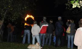 Juodkrantėje liepsnojo ugnies skulptūros