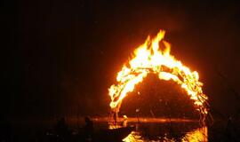 Juodkrantėje liepsnojo ugnies skulptūros