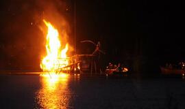 Juodkrantėje liepsnojo ugnies skulptūros