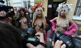 Už nuogas krūtis - į teismą