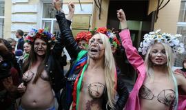 Už nuogas krūtis - į teismą