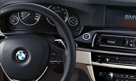 Ieškomi po avarijos pasišalinę "BMW" keleiviai