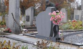 Iškastam palaidoto įtariamojo lavonui nupjauta galva