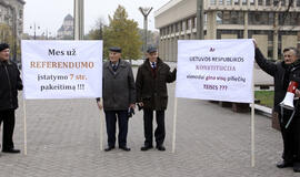 Mitinguotojai ragino "reanimuoti" Konstituciją