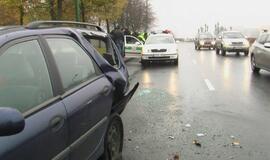 Ūkanotą šeštadienį dužo "Renault"