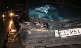 Girtas "Ford Mondeo" vairuotojas nespėjo sustoti