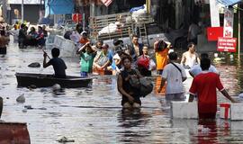 Potvyniai Tailande pasiekė sostinės oro uostą