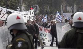 Protestai sutrikdė karinį paradą Graikijoje