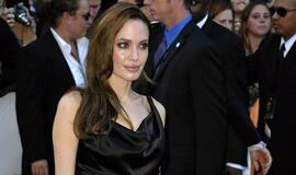 Angelina Jolie: džiaugiuosi, kad dar esu gyva