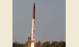 Indija išbandė naują vidutinio nuotolio raketą, galinčią nešti branduolinį užtaisą