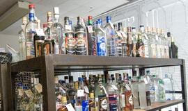 Įstatymo pataisomis siūloma sugriežtinti prekybą alkoholiu