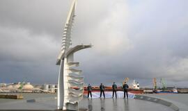 Smiltynėje atidengtas paminklas "Albatrosas"