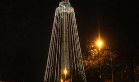 Įžiebta didžiausia Europoje Kalėdų eglė - Vilniaus TV bokštas