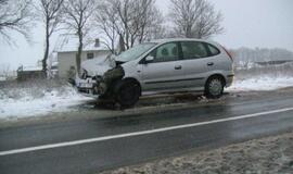 Sningant pasipylė avarijos