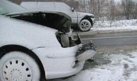 Sningant pasipylė avarijos